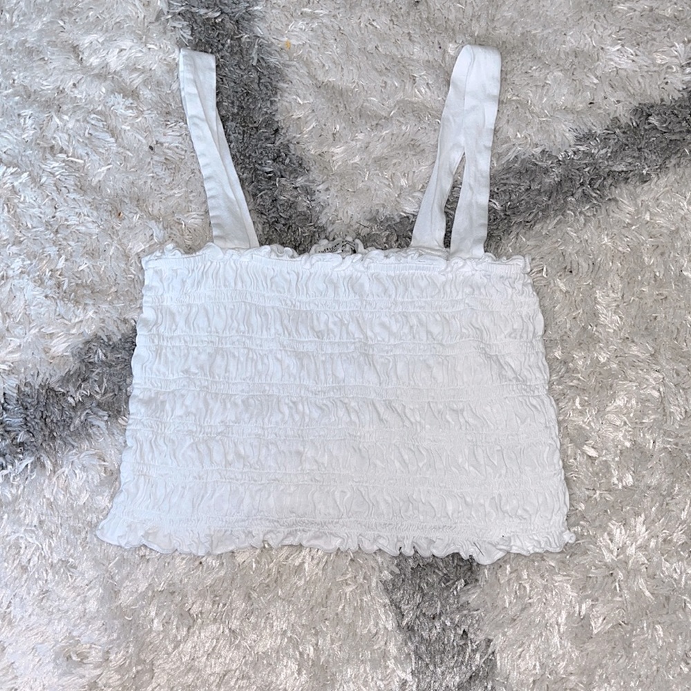 white ruffled tank!